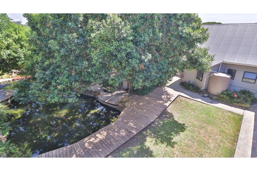 6 Bedroom Property for Sale in Lovemore Park Eastern Cape